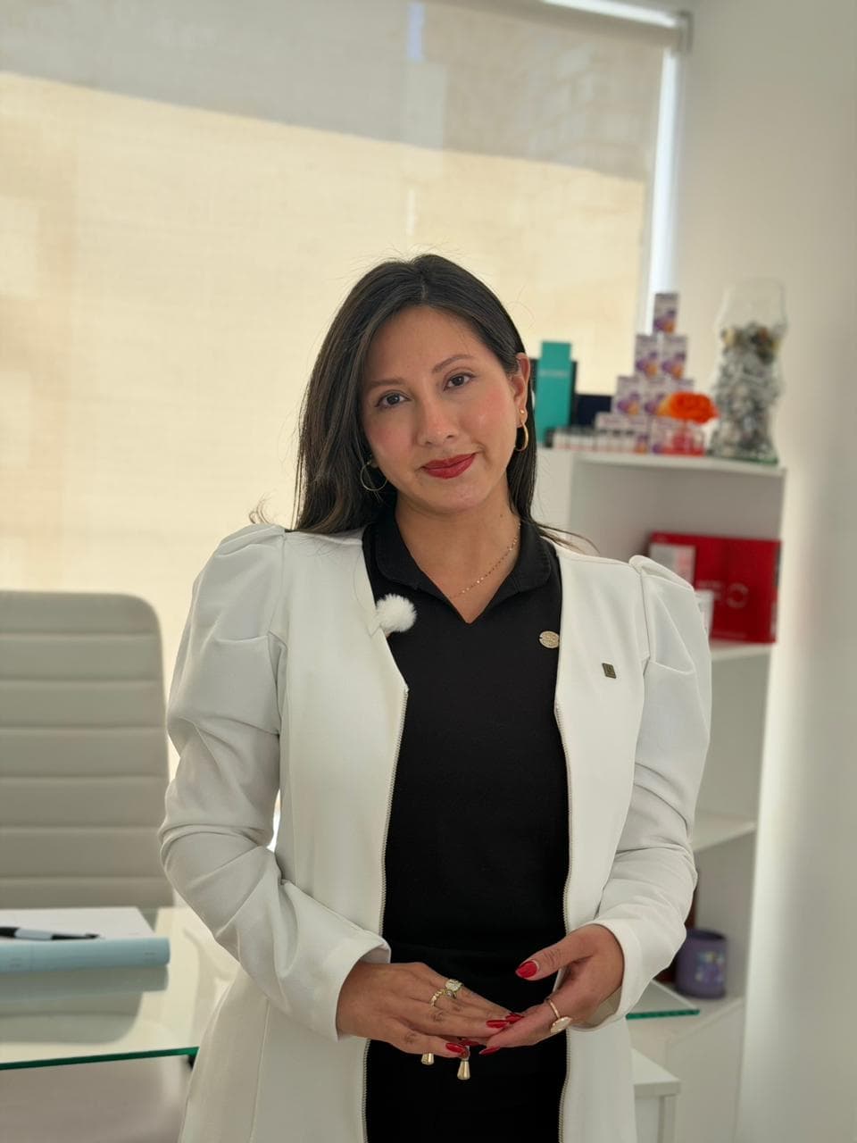 Dra. Natalie Mayorga en su consultorio